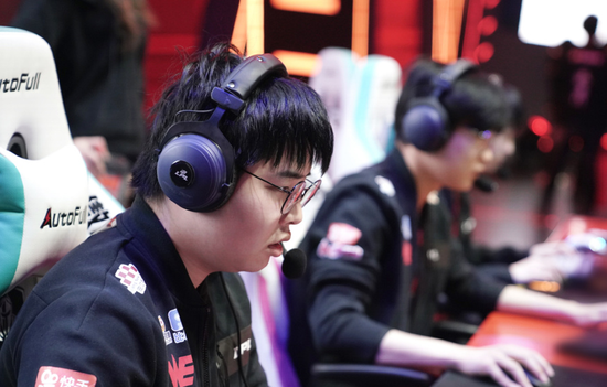 阜新篮球节盛大开幕 四国男篮邀请赛精彩纷呈